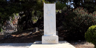 Το άγαλμα της θεάς Νίκης στην πλατεία της Νέας Επιδαύρου-Νέα Επίδαυρος - Nea Epidavros